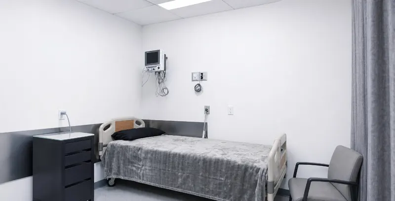 A private recovery suite at the partner clinic in Tijuana coordinated by Allure RT MX.
