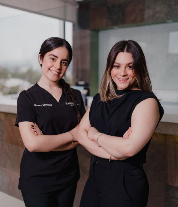 Allure RT MX bilingual coordinators reviewing a patient consultation
