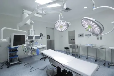 Second view of a Hospital SIMNSA operating room with surgical lights and integrated displays